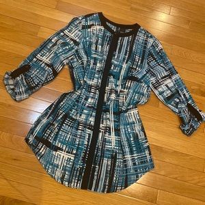 NWT Women’s abstract button up tunic three-quarter sleeve Large